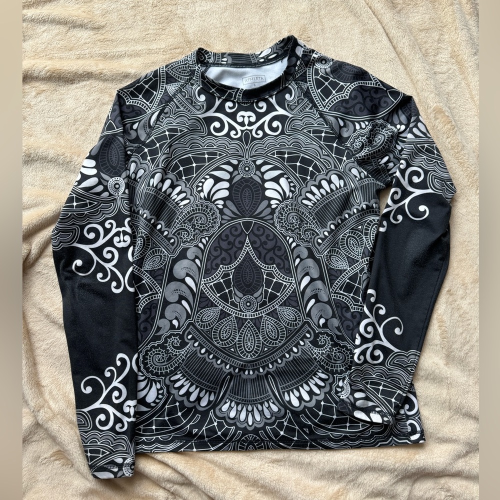 Athleta top size L. Black and white paisley.